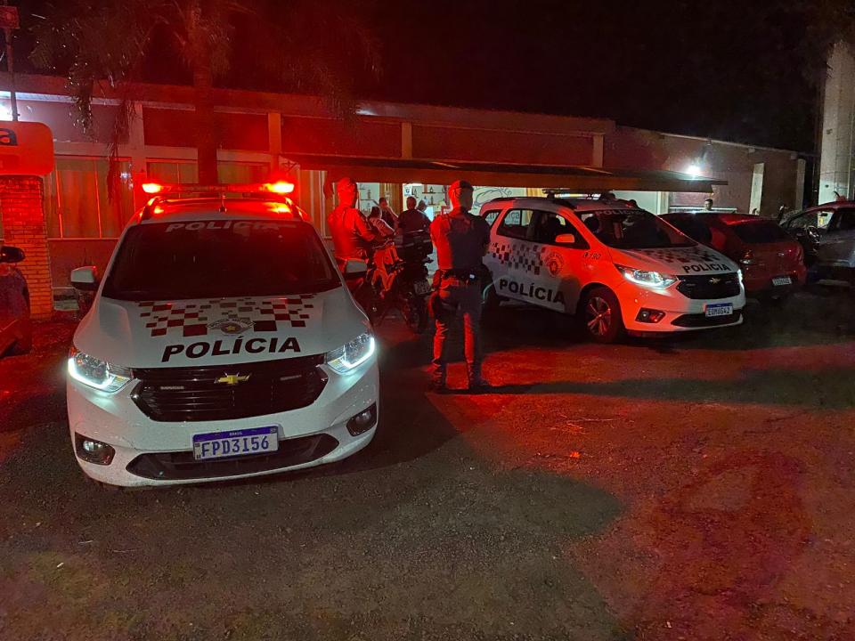 Foto 2 de 3 — Mulher é encontrada morta em terreno de estrada de terra em Araraquara